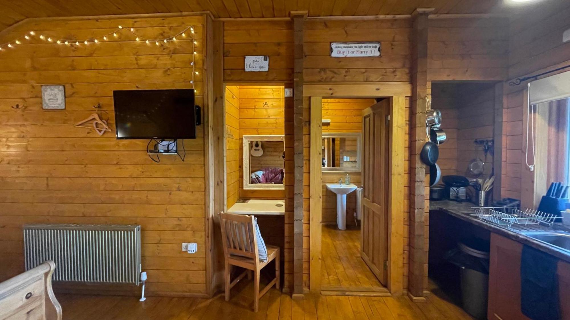 Blossom Cabin - Little Log Cabin In Wales Newtown  Exteriér fotografie